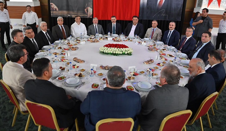 VALİ MUSTAFA ÇİFTÇİ’YE VEDA YEMEĞİ