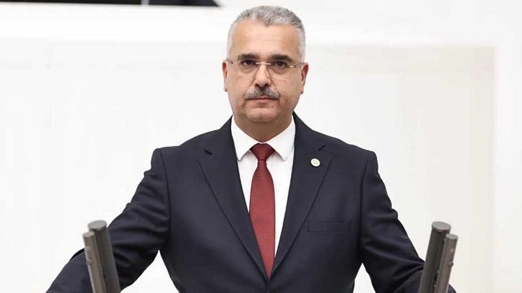 AHLATCI ZAFER BAYRAMINI KUTLADI