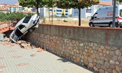BİNA DUVARINI YIKIP BAHÇEYE UÇTU!