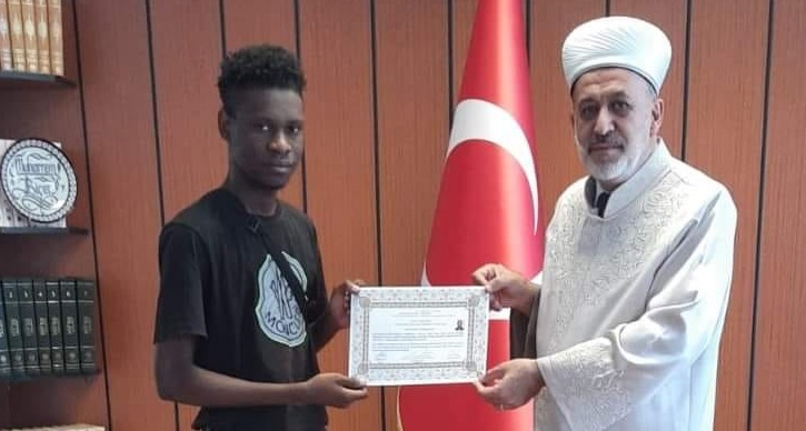 ÇORUM’A OKUMAYA GELEN GENÇ MÜSLÜMAN OLDU