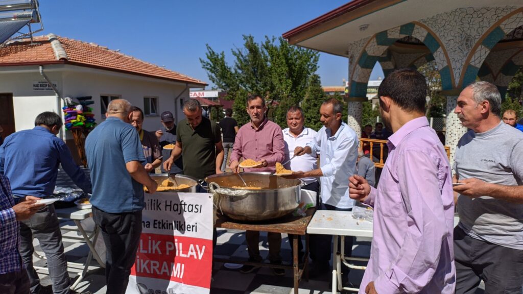 AHİLİK PİLAVI İKRAMINDA BULUNDULAR