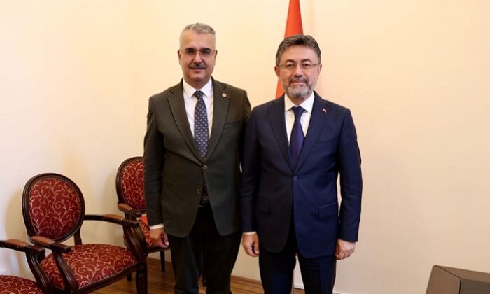 ÇORUM İÇİN İKİ BAKAN İLE GÖRÜŞTÜ