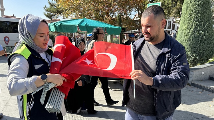 ÇORUM BAYRAKLARLA DONATILDI