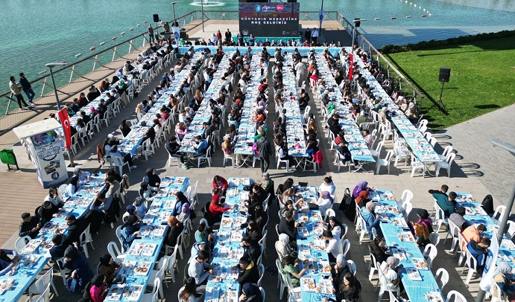 AŞGIN GENÇLERLE BİR ARAYA GELDİ