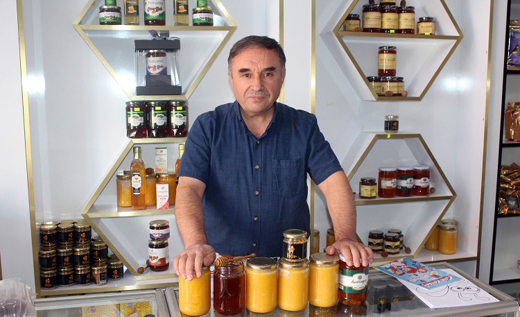 SICAK BAL ŞERBETİ İKRAMI