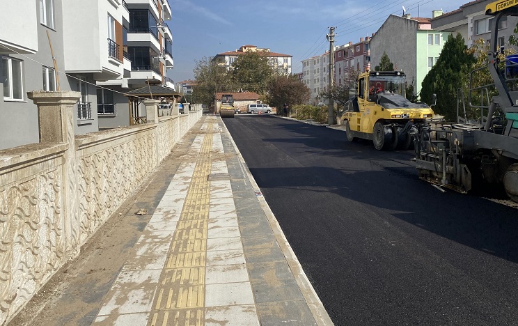 SÖĞÜTLÜEVLER’E 1000 TON SICAK ASFALT