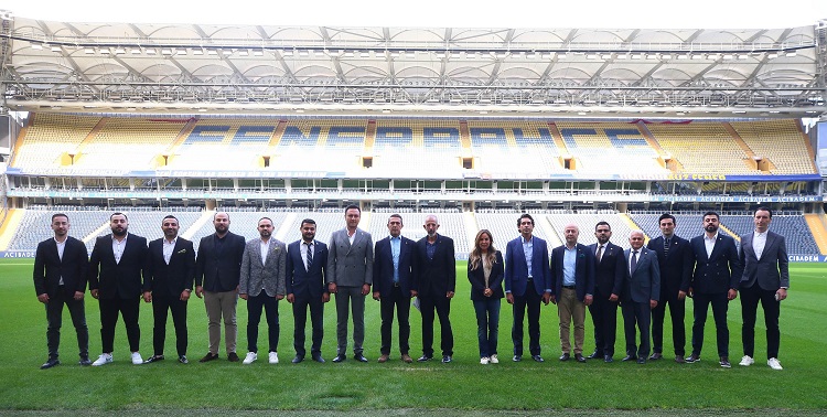 ALİ KOÇ FENERBAHÇELİLERİ AĞIRLADI