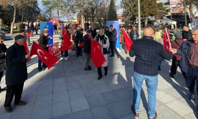 BELEDİYE BAYRAK HEDİYE ETTİ