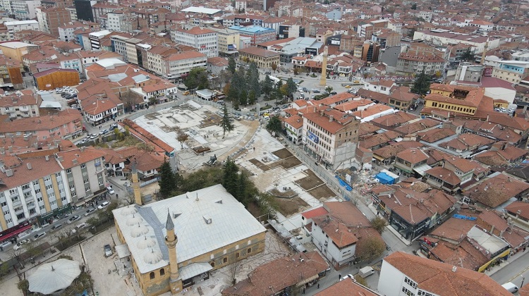 MEYDANDA ÇALIŞMALAR DEVAM EDİYOR