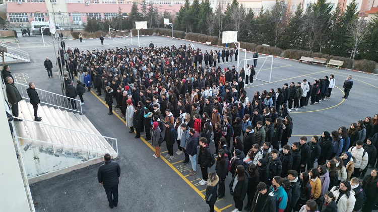 OKULLARDA ŞEHİTLERE SAYGI DURUŞU