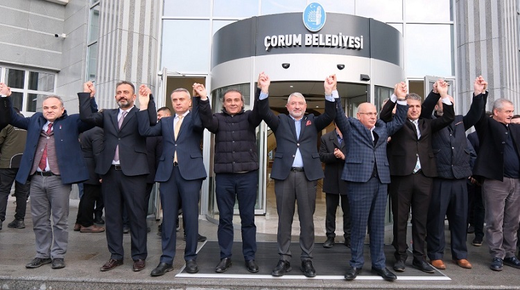 BELEDİYE ÇALIŞANLARINDAN COŞKULU KARŞILAMA