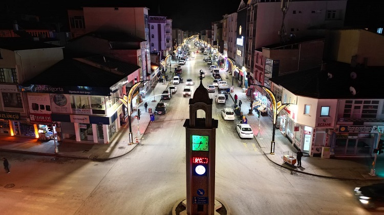 YENİ AYDINLATMALAR İLÇEYE ÇOK YAKIŞTI