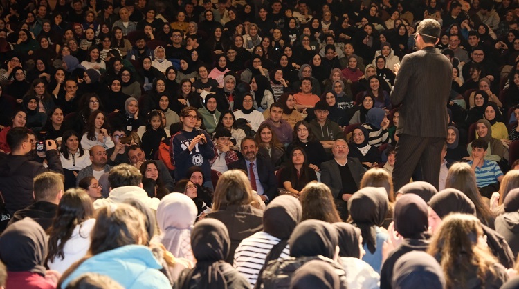 BELEDİYE’DEN GENÇLERE MOTİVASYON TAKVİYESİ
