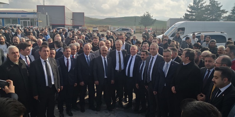 MUHSİN DERE’DEN GÖVDE GÖSTERİSİ