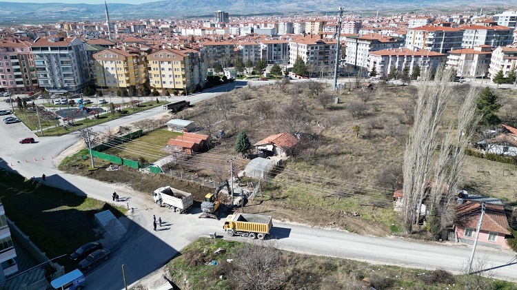 YOL GENİŞLETME ÇALIŞMASI DEVAM EDİYOR