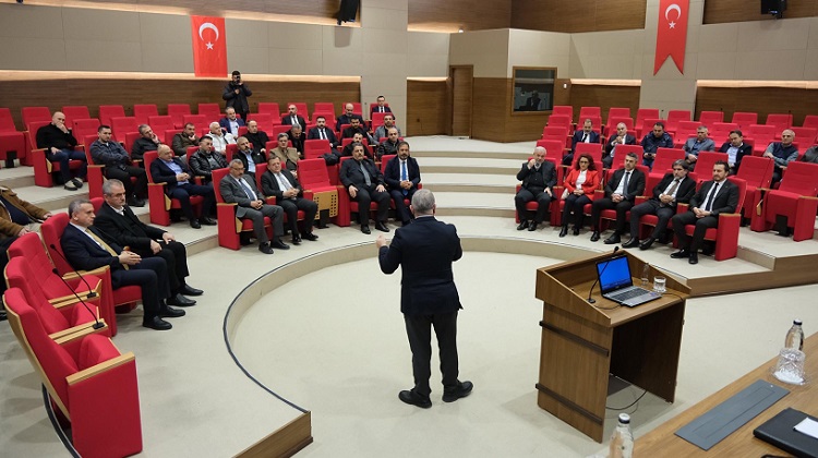 İŞADAMLARINDAN AŞGIN’A TAM NOT