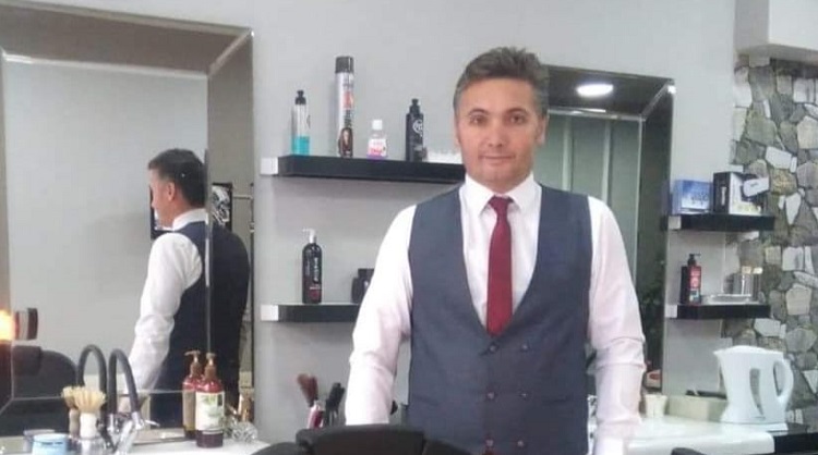 ESKİ BAŞKAN SEVENLERİNİ ÜZDÜ