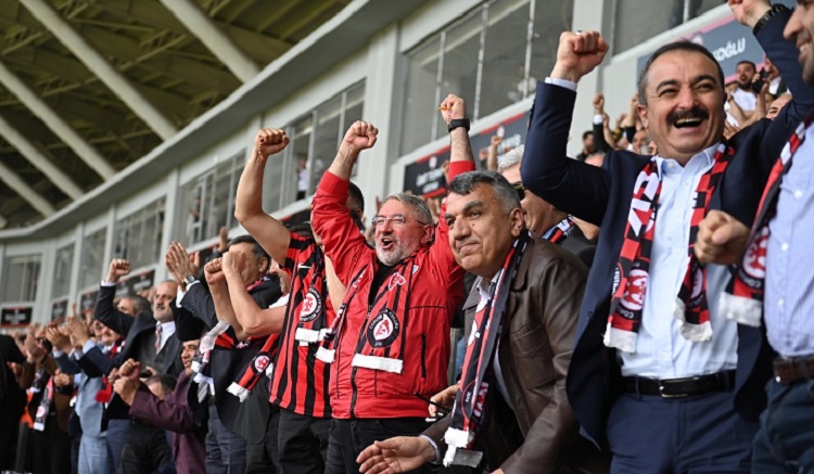 AŞGIN’DAN ÇORUM FK’YA BÜYÜK JEST
