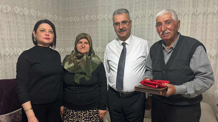İFTARDA ŞEHİT AİLESİNE KONUK OLDU