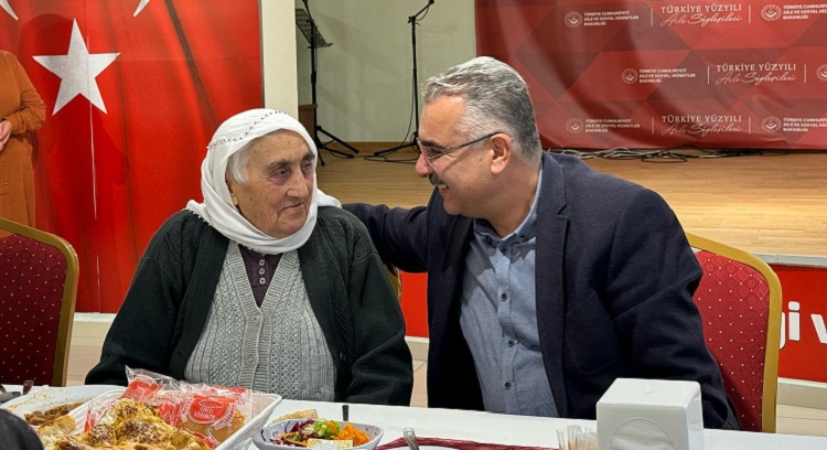 AHLATCI İLK İFTARI ONLARLA YAPTI