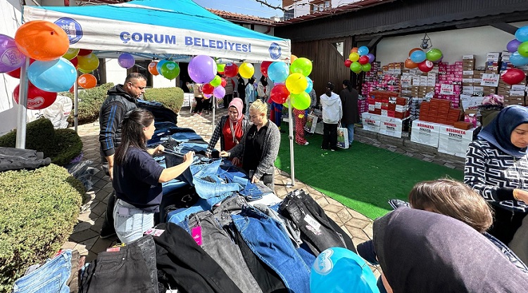 BİN 571 ÇOCUĞA BAYRAMLIK KIYAFET