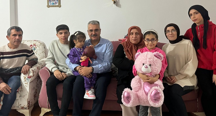 AHLATCI BİR AİLEYE DAHA SÜRPRİZ YAPTI