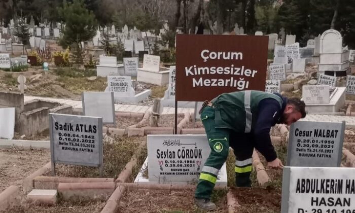 MEZARLIKLAR BAYRAMA HAZIRLANIYOR