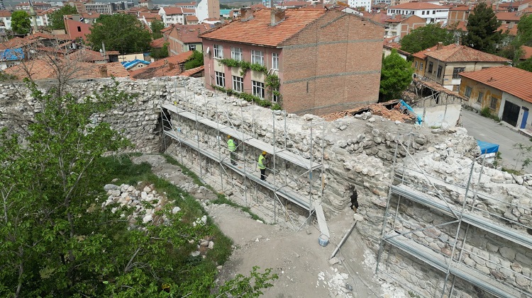 ÇORUM KALESİNDE HUMMALI ÇALIŞMA