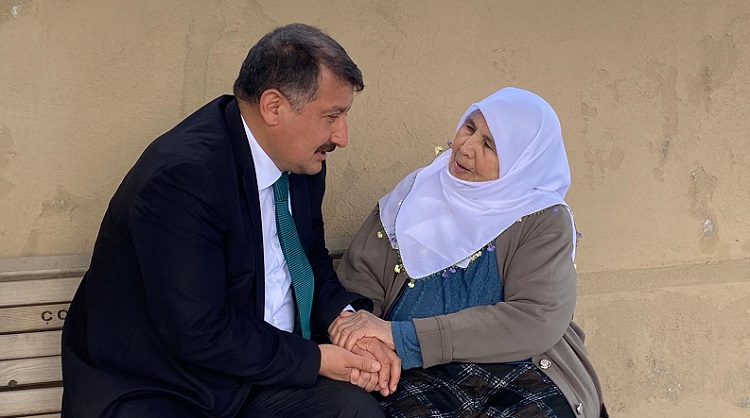 GÜNAY ANNELER BAŞIMIZIN TACIDIR