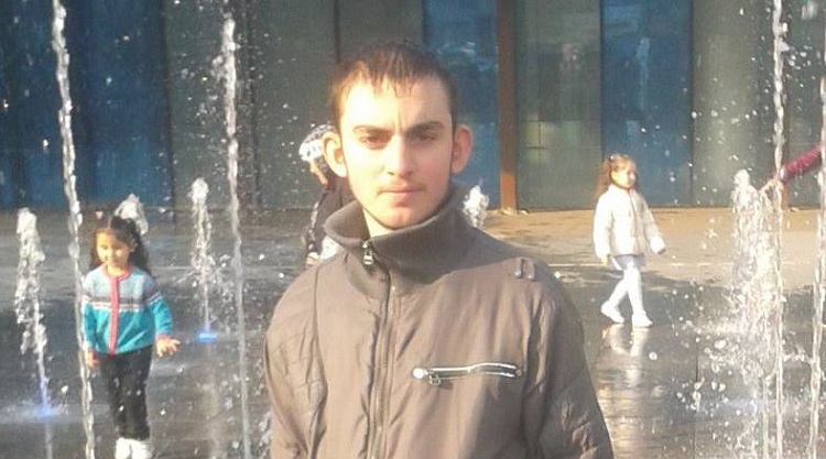 GENÇ EVİNDE ÖLÜ BULUNDU