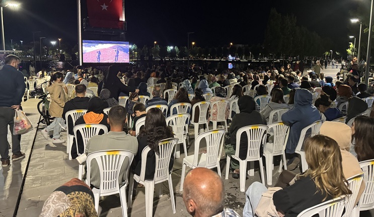 AÇIK HAVA SİNEMASINA İLGİ