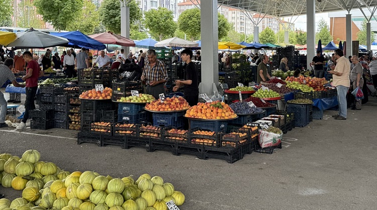 PERŞEMBE PAZARINDA ÇADIRLAR KALKTI
