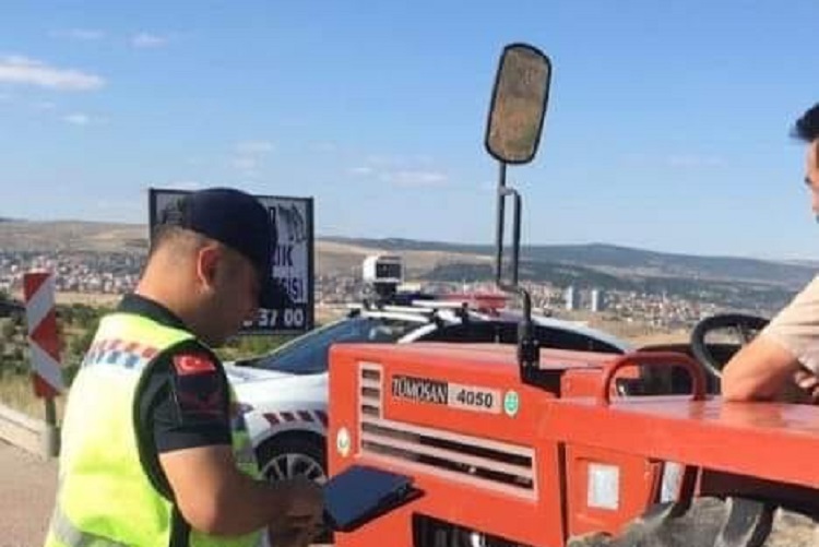 TRAKTÖRLE RADARA YAKALANDI!