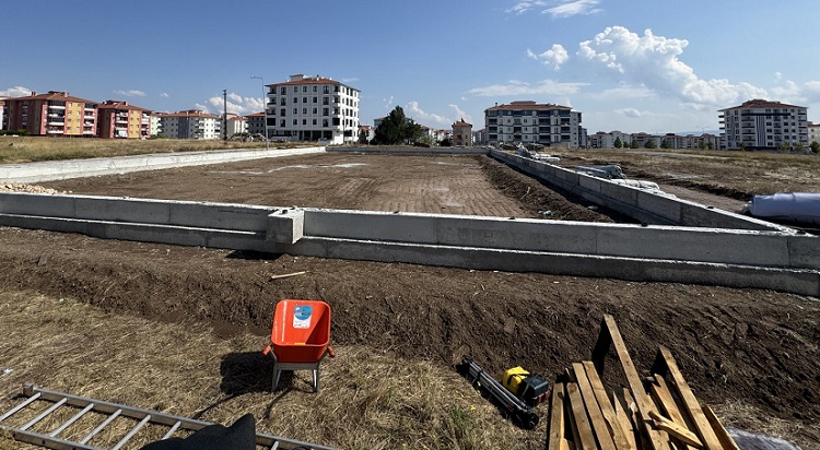 BAYAT GEDİĞİ SAHASINA KAVUŞUYOR