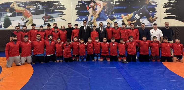 ŞAMPİYON GÜREŞÇİLERDEN ZİYARET