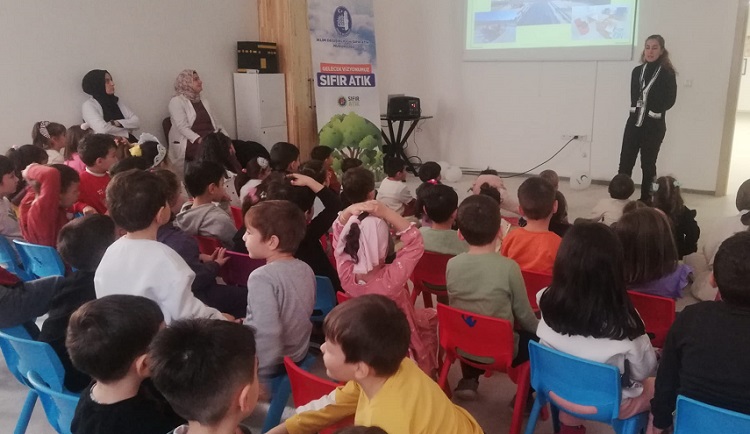 MİNİK ÖĞRENCİLERE SIFIR ATIK SEMİNERİ