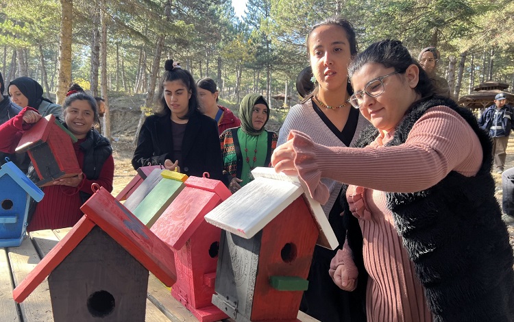 KUŞLARA SICAK YUVA YAPTILAR