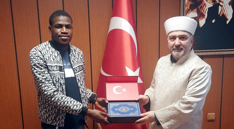 ANGOLALI GENÇ ÇORUM’DA MÜSLÜMAN OLDU