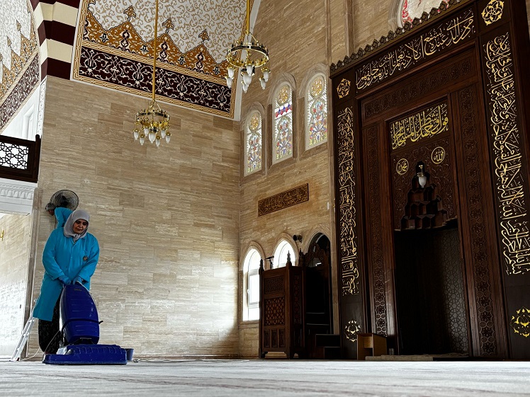 BELEDİYE İBADETHANELERİ TEMİZLİYOR