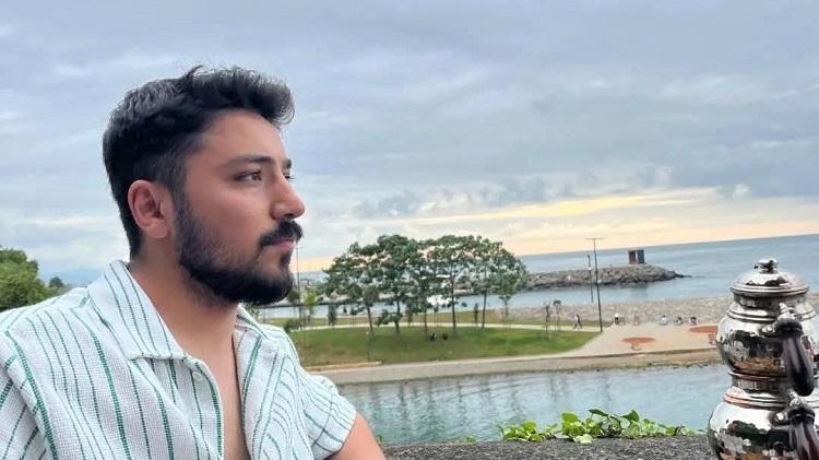 ÇORUMLU ÜNİVERSİTE ÖĞRENCİSİ SEVENLERİNİ ÜZDÜ