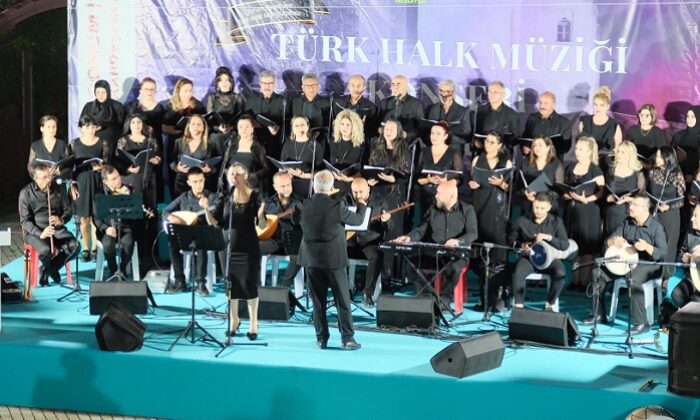 TÜRKÜLERLE GÖNÜL KÖPRÜSÜ KURULDU