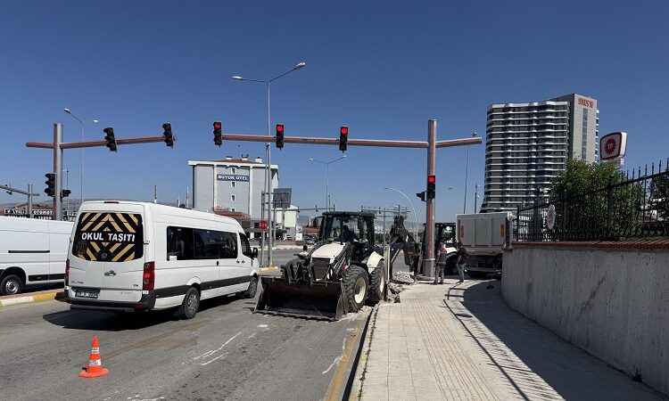 ÇORUM’DA İKİ BÖLGEDE YOL GENİŞLETME ÇALIŞMASI