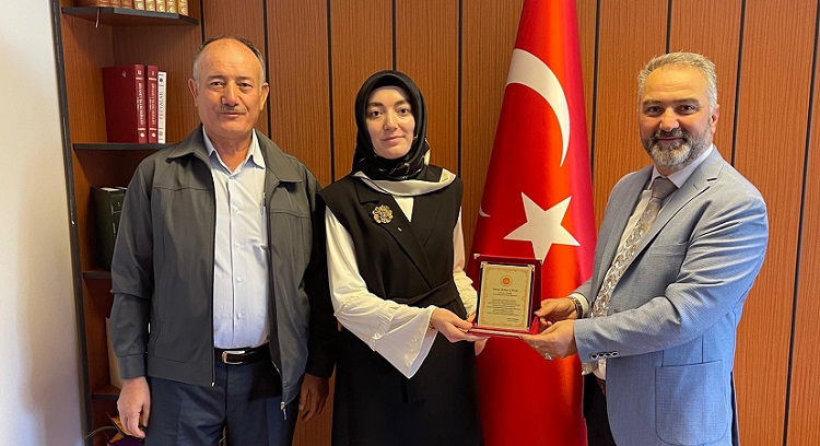 ÖDÜLÜNÜ FİLİSTİN’DEKİ MAZLUMLARA BAĞIŞLADI