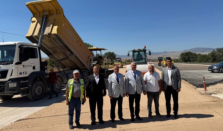 İSKİLİP YOLU VE UĞURLUDAĞ KAVŞAĞI’NDA ÇALIŞMA